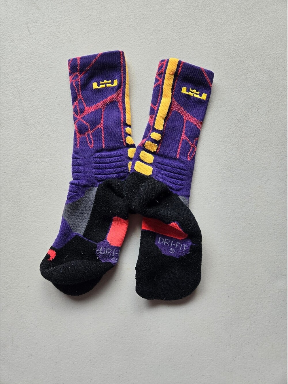 Nike LeBron Hyper Elite Basketball Crew Socks Purple Gold Dri-FIT